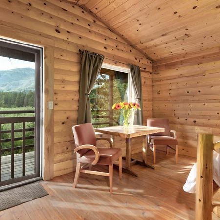 Summit Mountain Lodge And Steakhouse East Glacier Park Village ภายนอก รูปภาพ