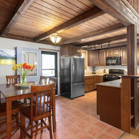 Summit Mountain Lodge And Steakhouse East Glacier Park Village ภายนอก รูปภาพ