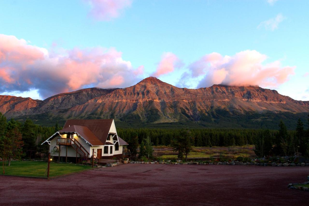 Summit Mountain Lodge And Steakhouse East Glacier Park Village ภายนอก รูปภาพ