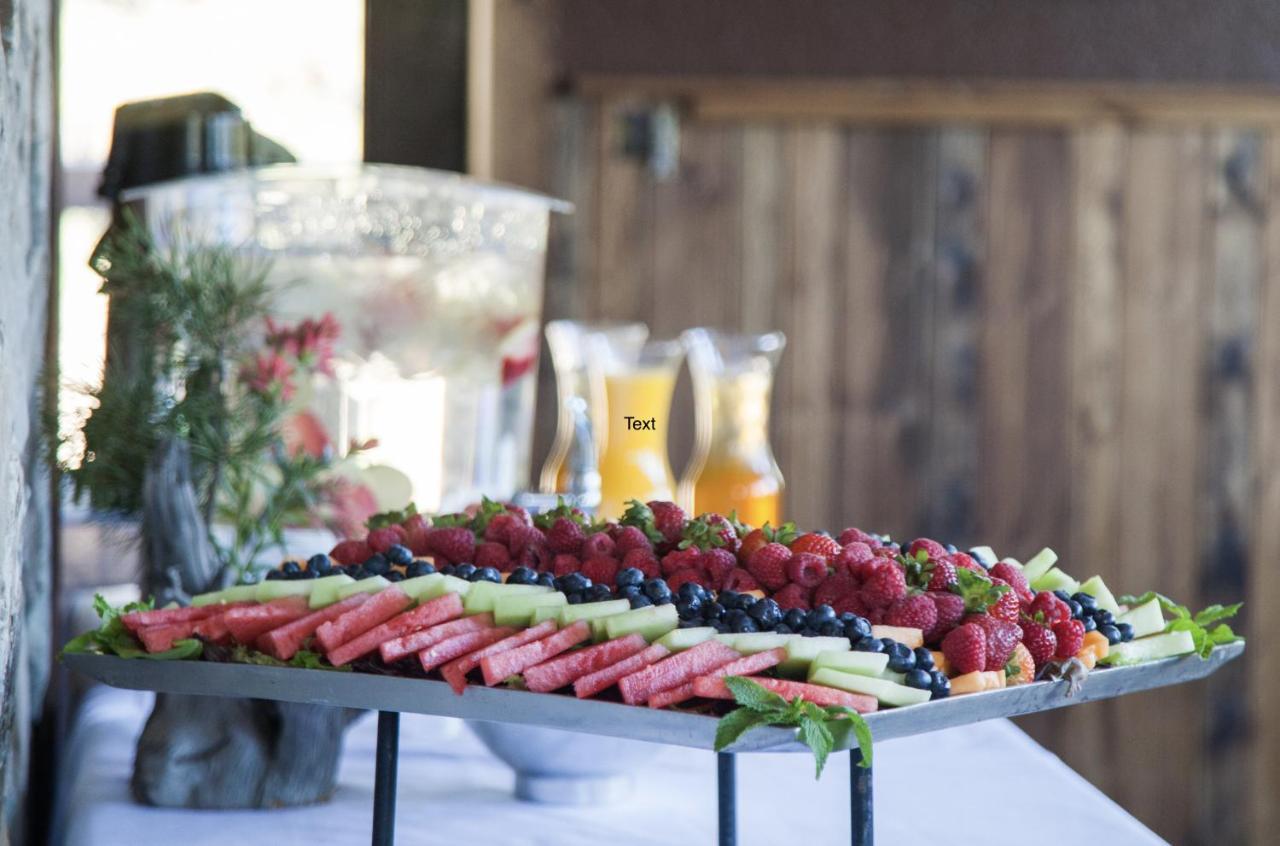 Summit Mountain Lodge And Steakhouse East Glacier Park Village ภายนอก รูปภาพ