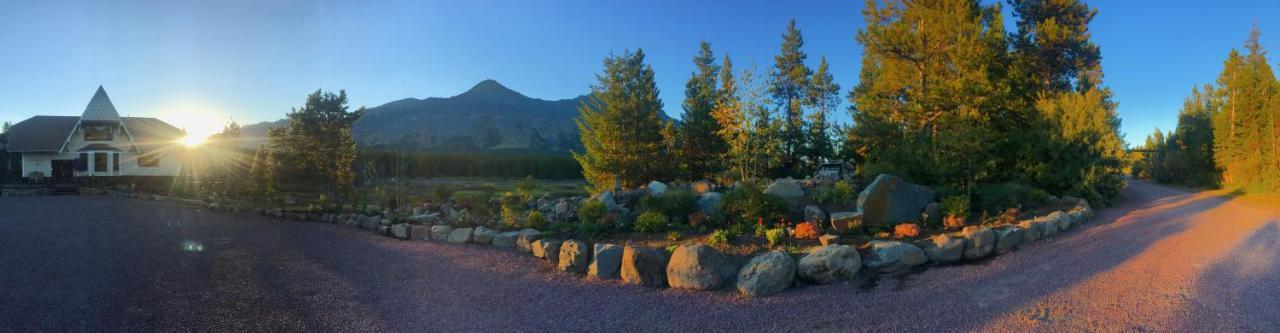 Summit Mountain Lodge And Steakhouse East Glacier Park Village ภายนอก รูปภาพ