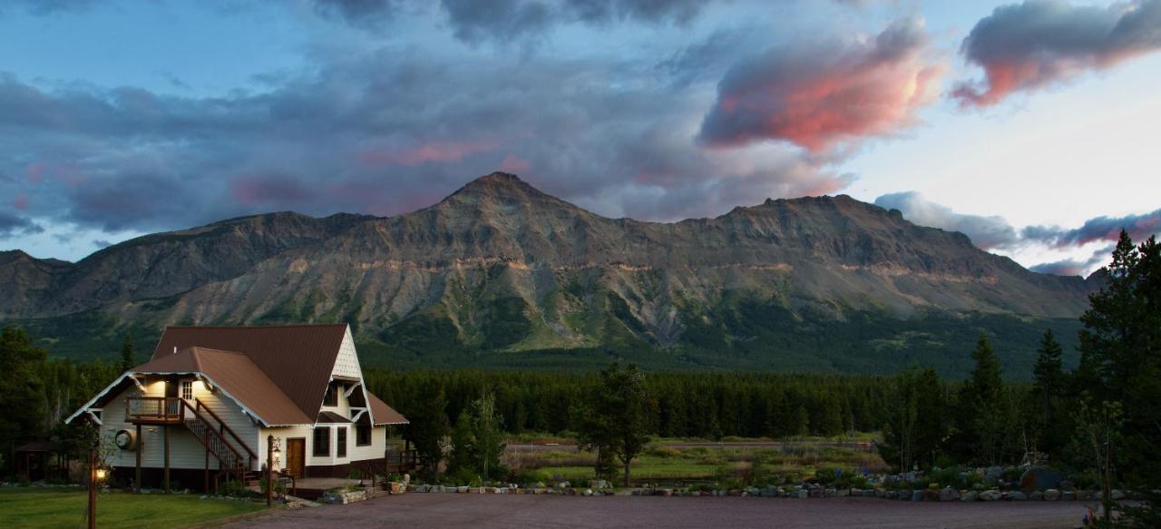 Summit Mountain Lodge And Steakhouse East Glacier Park Village ภายนอก รูปภาพ