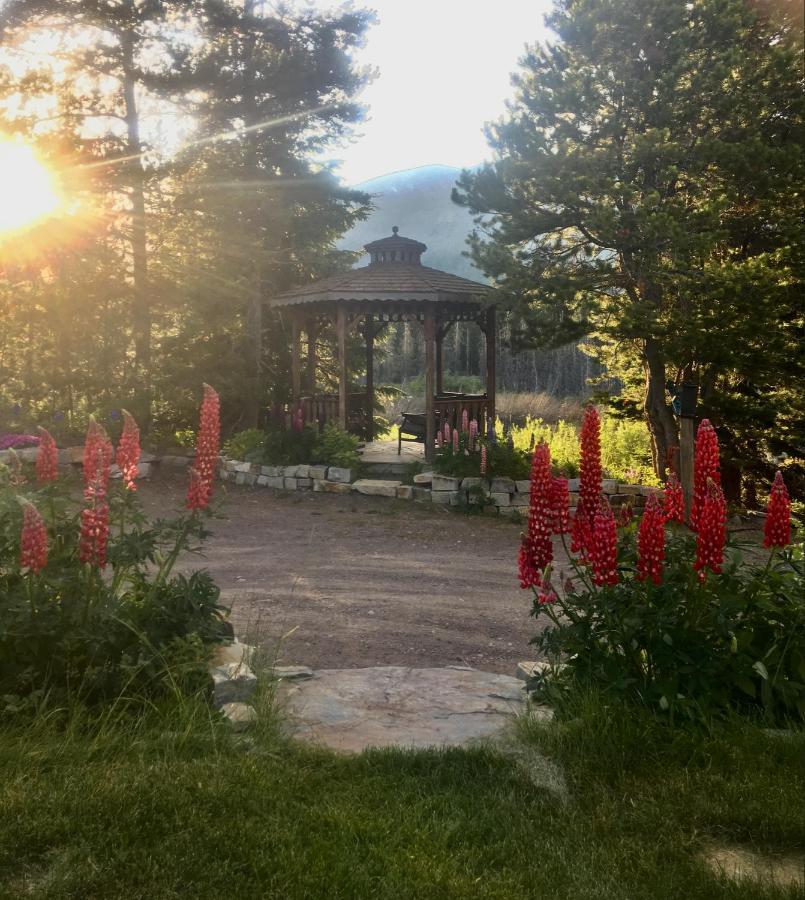 Summit Mountain Lodge And Steakhouse East Glacier Park Village ภายนอก รูปภาพ