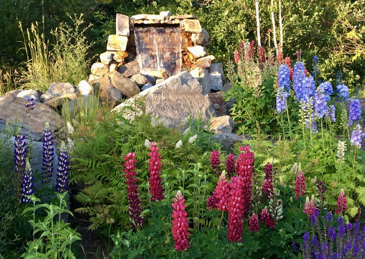 Summit Mountain Lodge And Steakhouse East Glacier Park Village ภายนอก รูปภาพ