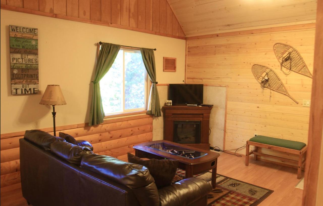 Summit Mountain Lodge And Steakhouse East Glacier Park Village ภายนอก รูปภาพ