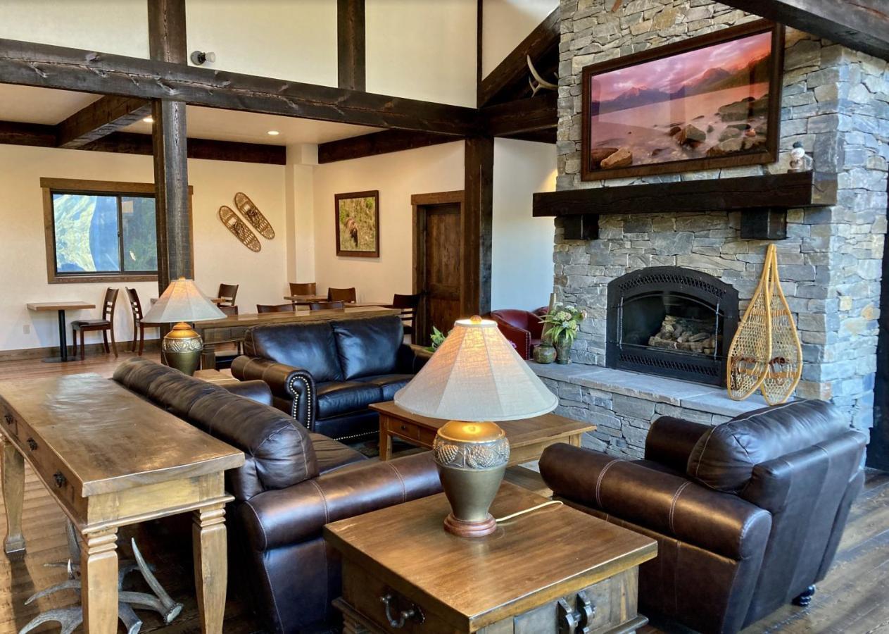 Summit Mountain Lodge And Steakhouse East Glacier Park Village ภายนอก รูปภาพ
