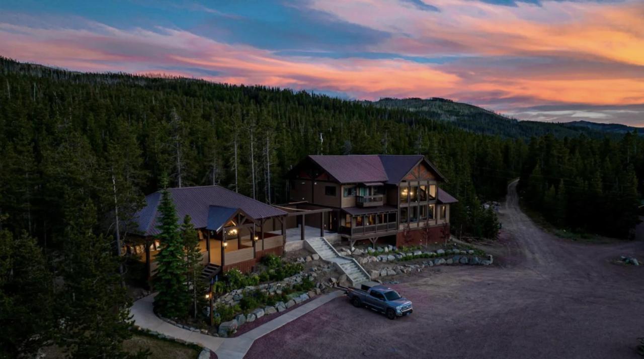 Summit Mountain Lodge And Steakhouse East Glacier Park Village ภายนอก รูปภาพ