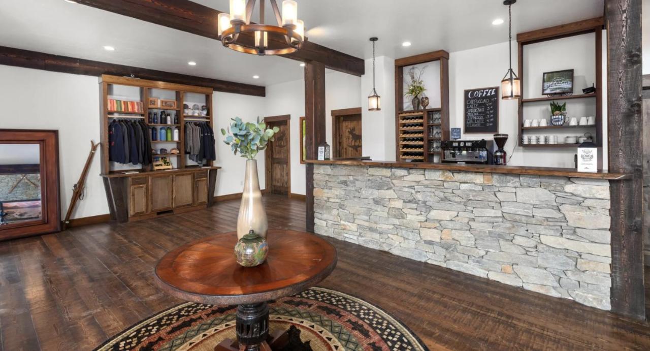 Summit Mountain Lodge And Steakhouse East Glacier Park Village ภายนอก รูปภาพ
