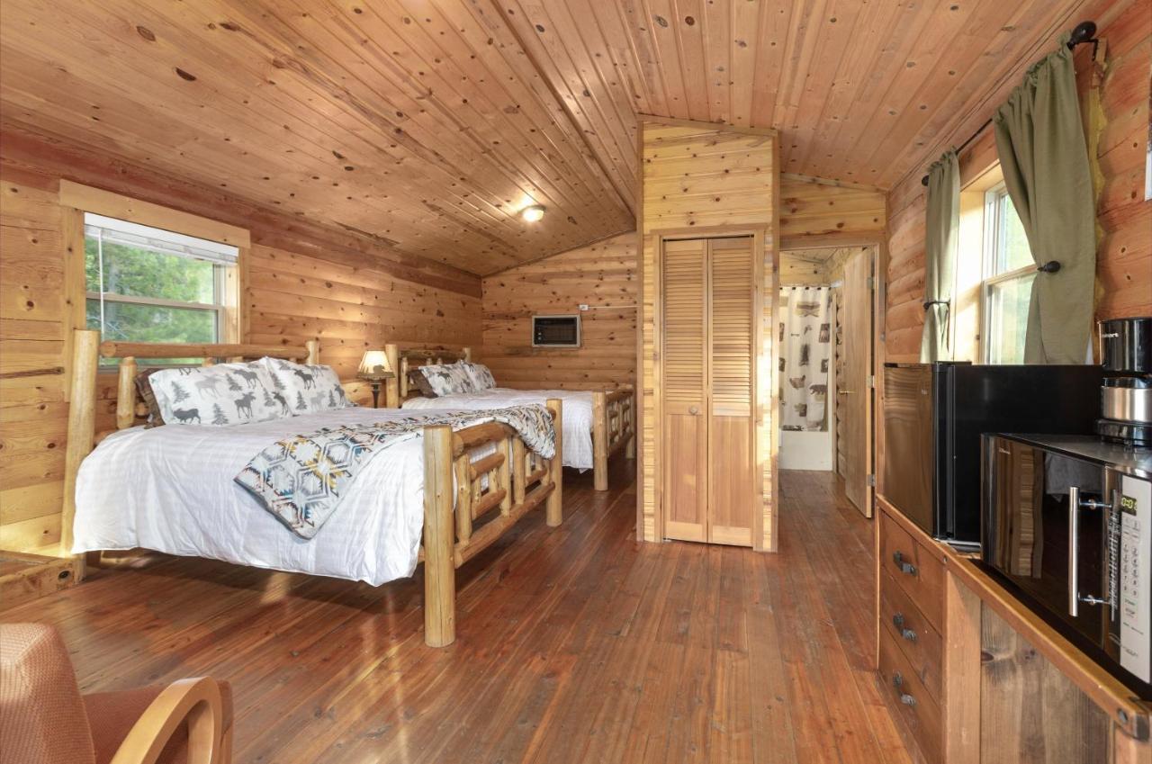 Summit Mountain Lodge And Steakhouse East Glacier Park Village ภายนอก รูปภาพ