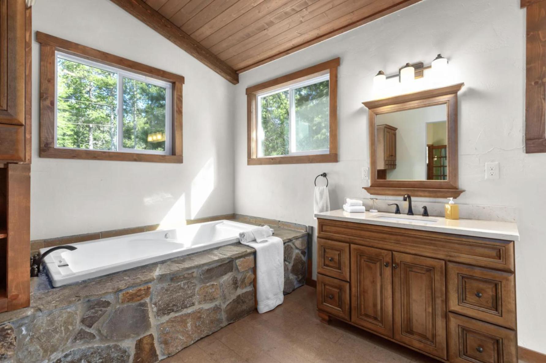 Summit Mountain Lodge And Steakhouse East Glacier Park Village ภายนอก รูปภาพ