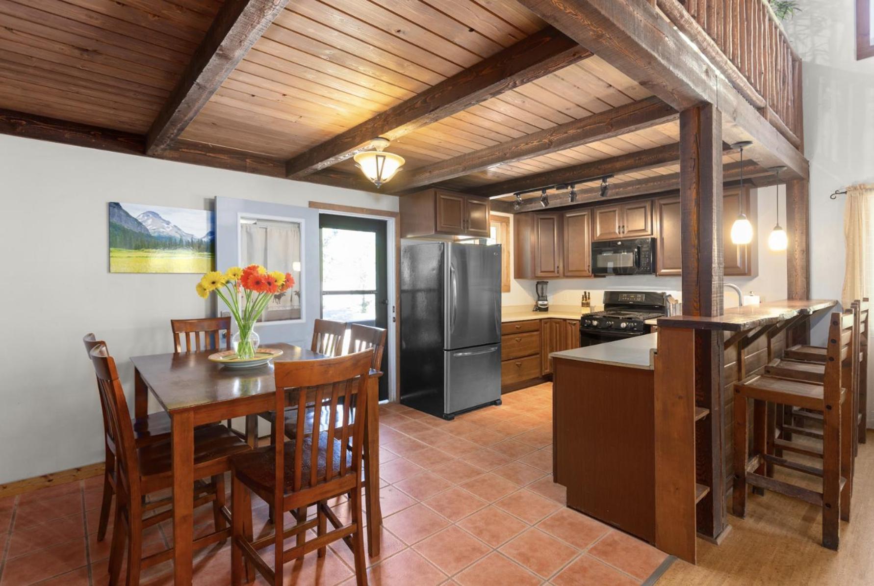 Summit Mountain Lodge And Steakhouse East Glacier Park Village ภายนอก รูปภาพ