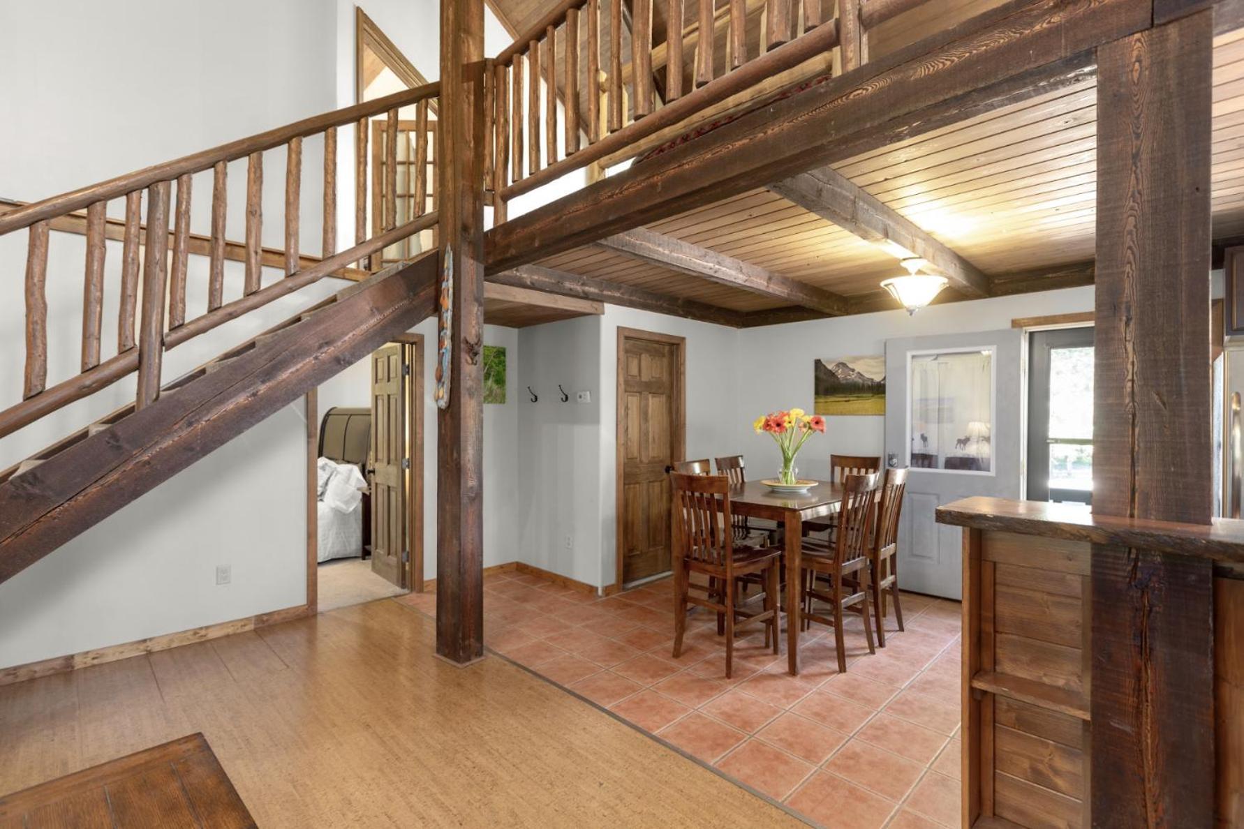 Summit Mountain Lodge And Steakhouse East Glacier Park Village ภายนอก รูปภาพ