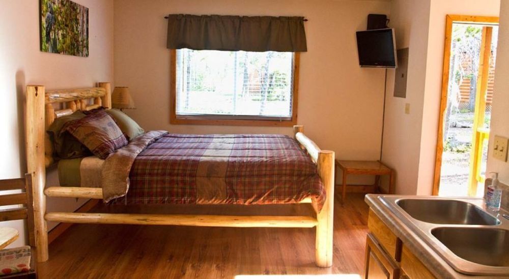Summit Mountain Lodge And Steakhouse East Glacier Park Village ภายนอก รูปภาพ