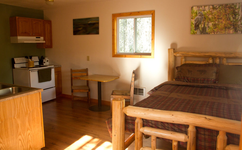 Summit Mountain Lodge And Steakhouse East Glacier Park Village ภายนอก รูปภาพ
